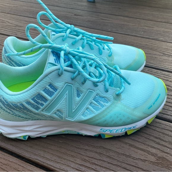 New balance 690 v2 lt women’s sneakers. - Picture 5 of 8